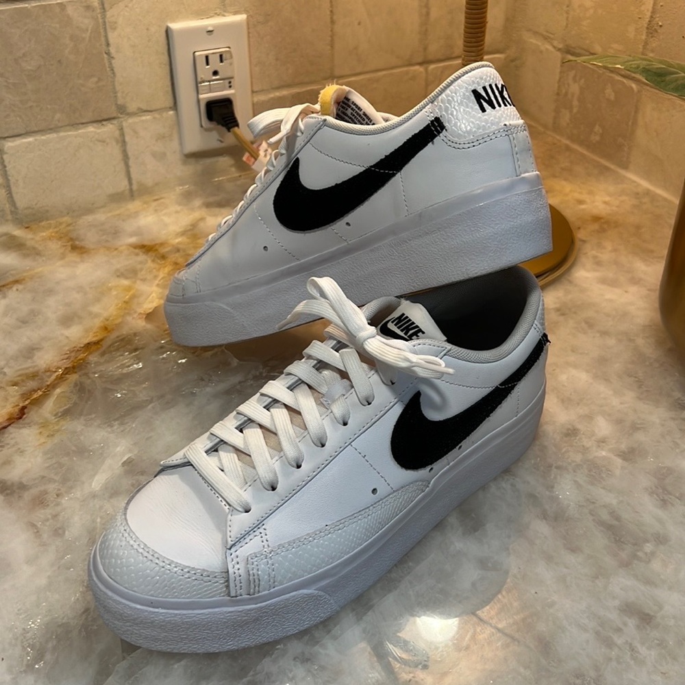 Nike blazer low platform like new 9.5